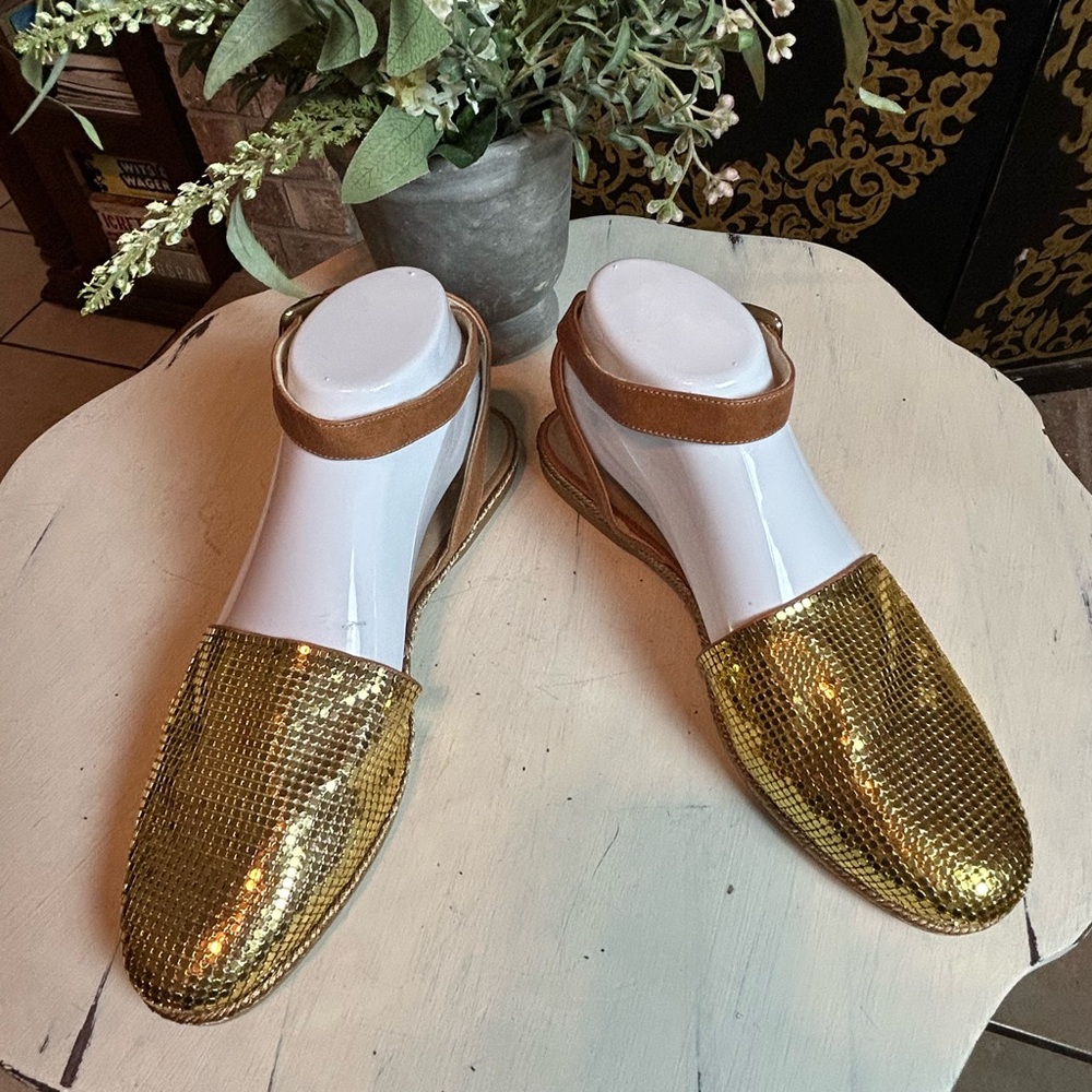 Stuart Weitzman Roman Mail Trie Gold Flats Ankle Strap Sandal Shoe Like New